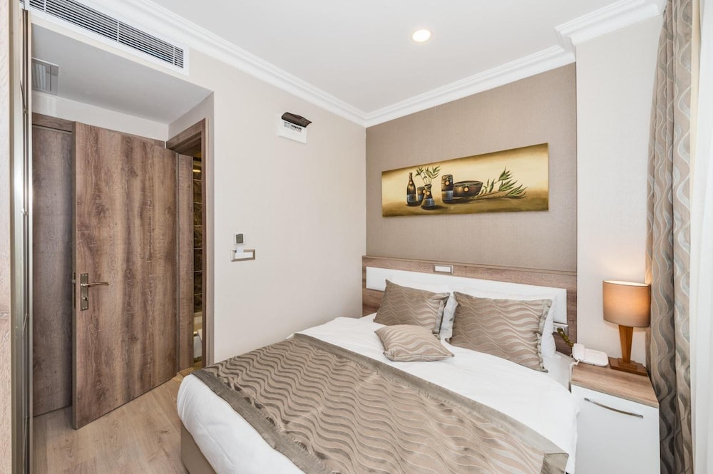 Alphonse Otel - Image 21