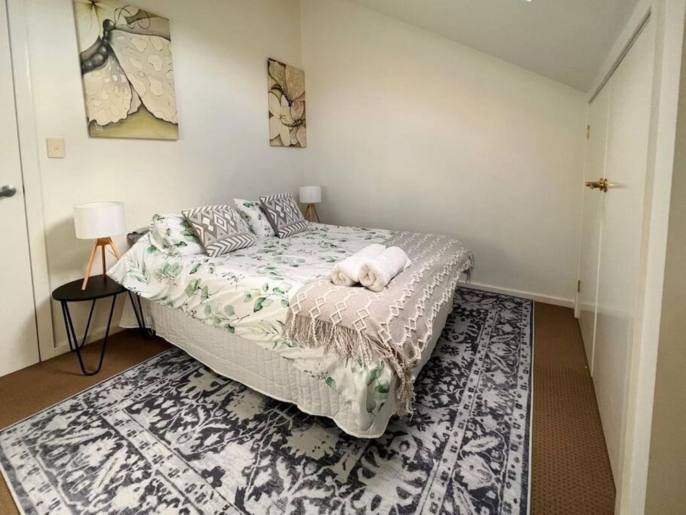 Blue Wren Barn Huge Spa - Country Escape