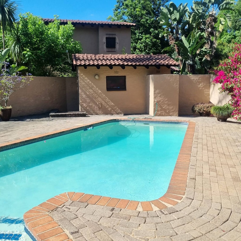 Birdsong in Sandton and Charming Townhouse Retreat