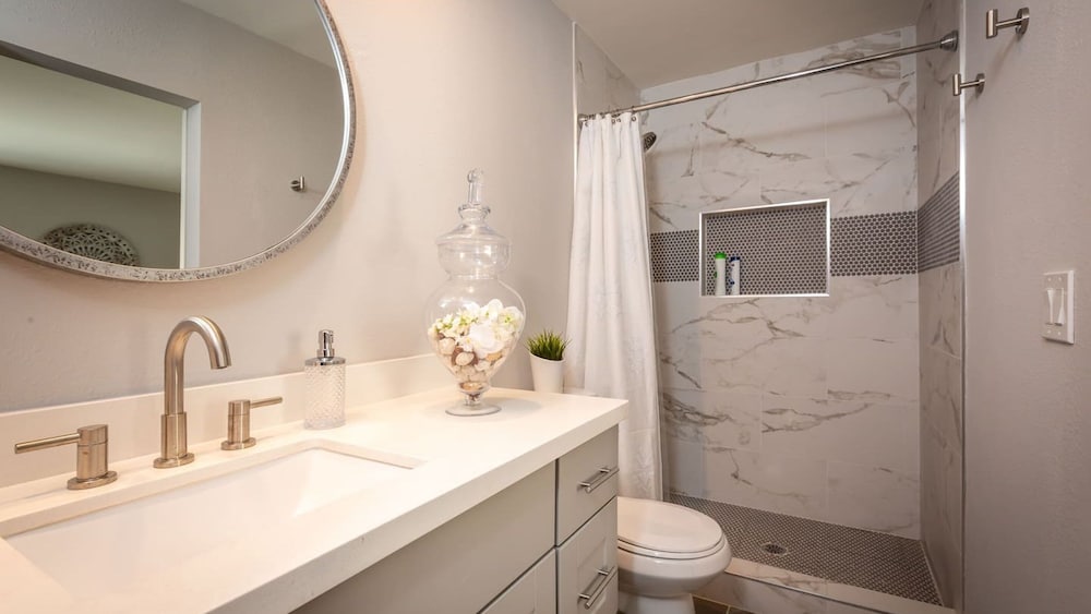 Ultra Modern Old Town Scottsdale 3 Bedroom!