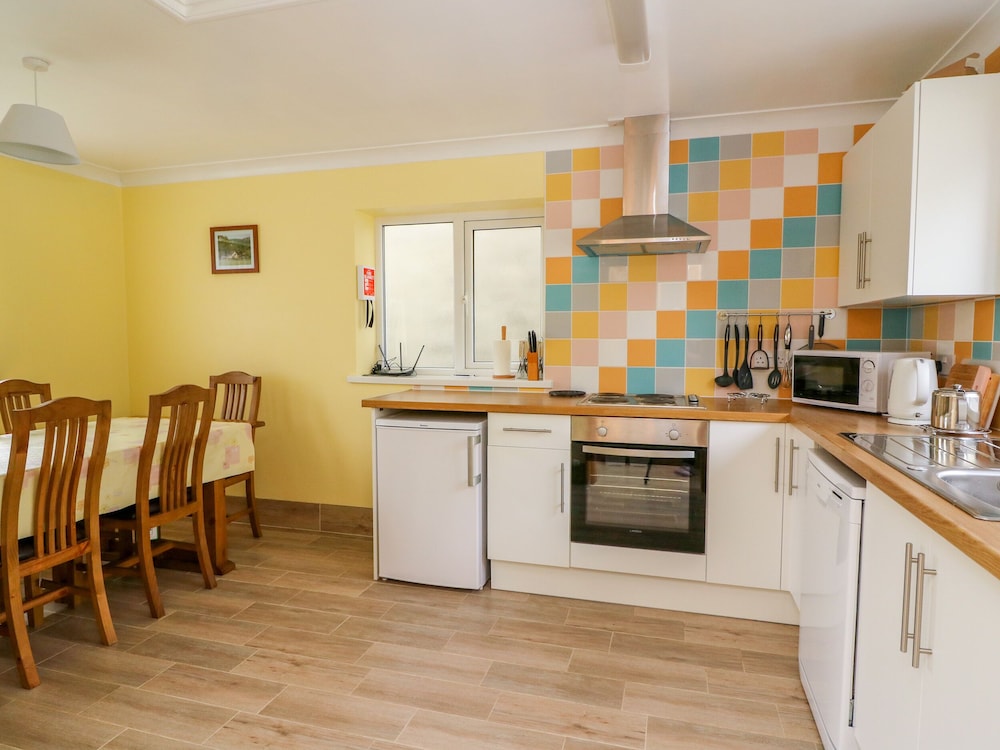 Hen Brynbedw view 3