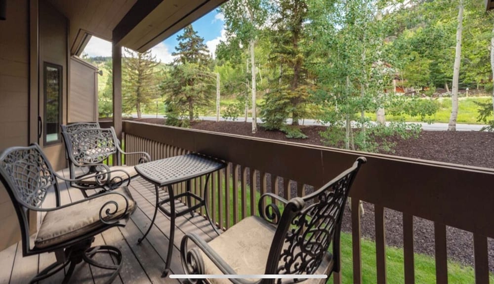 Lakeside by Luxury Mountain Destinations