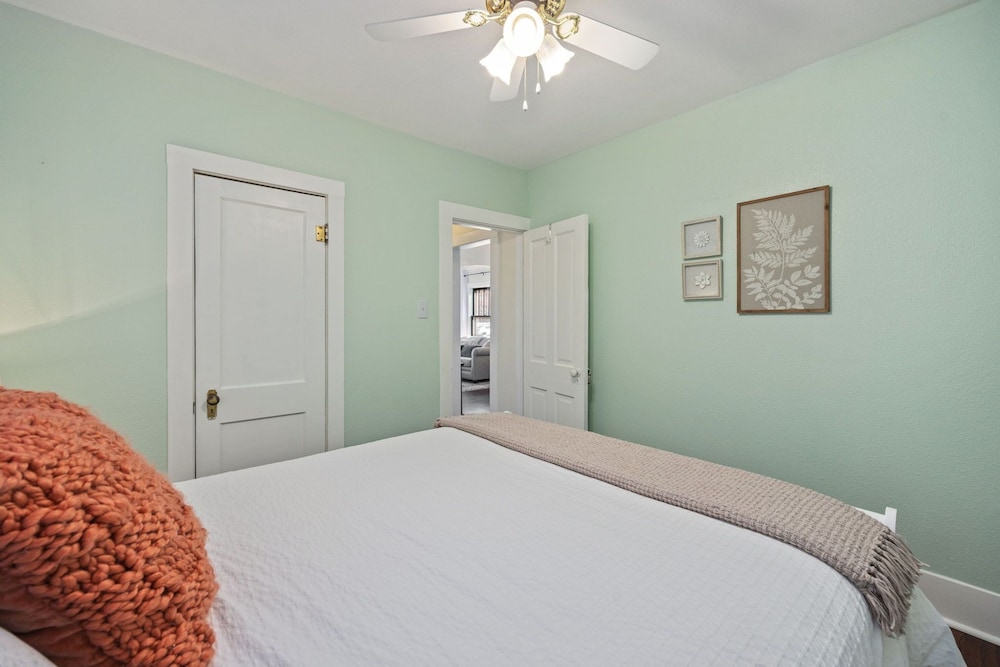 Cozy Home in Downtown Loveland W/ Free Bikes! view 3