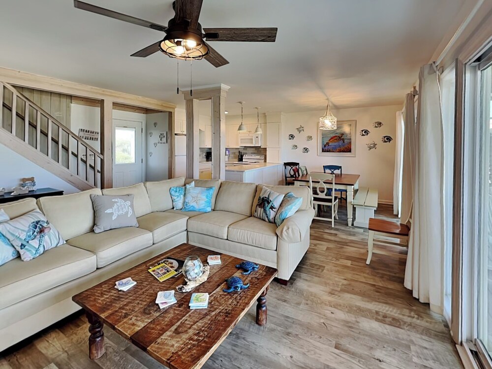 Livin' the Ruff Life by Topsail Realty