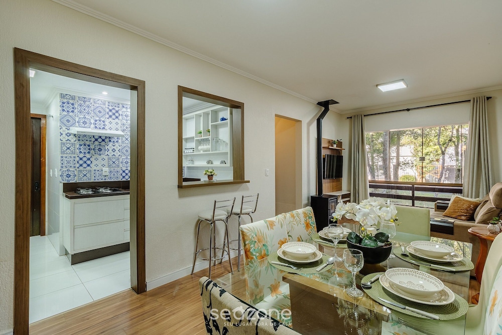 Spacious apt Winternal Fireplace in Gramado Avp105