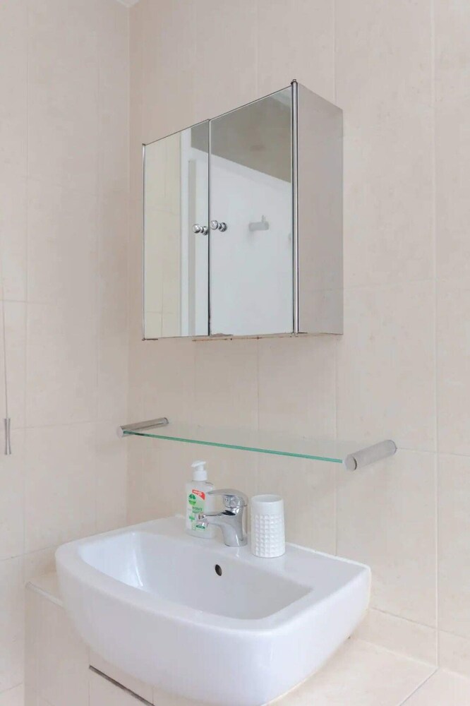 Spacious 2 Bedroom Apartment Near Hampstead Heath