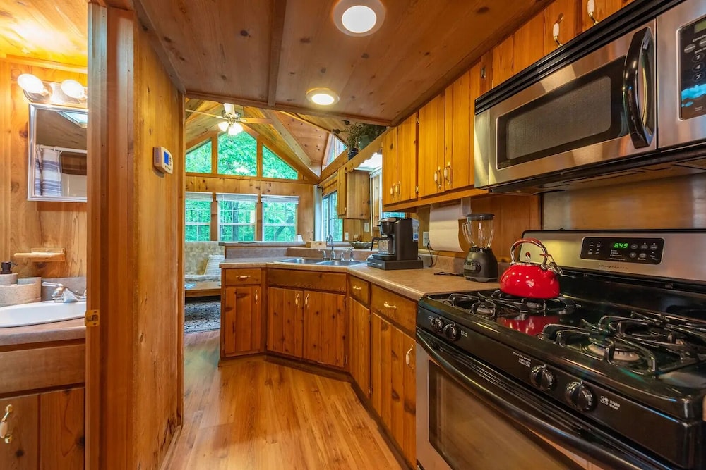 Engadine Inn  Cabins - Property Image 73