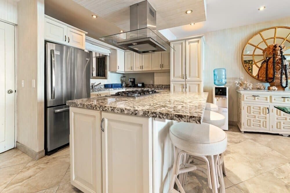 Ocean View 2Br Condo-balcony-beach-pool - 712
