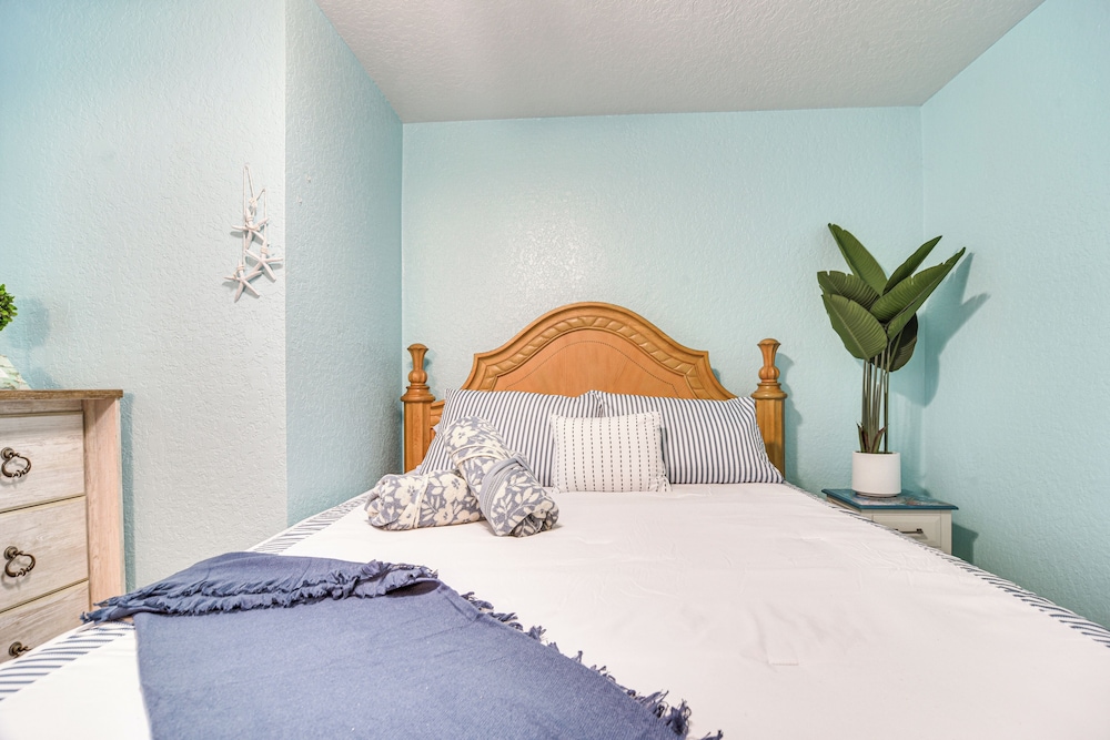 7 Mi to Dtwn: Cozy Studio in St Pete Beach!