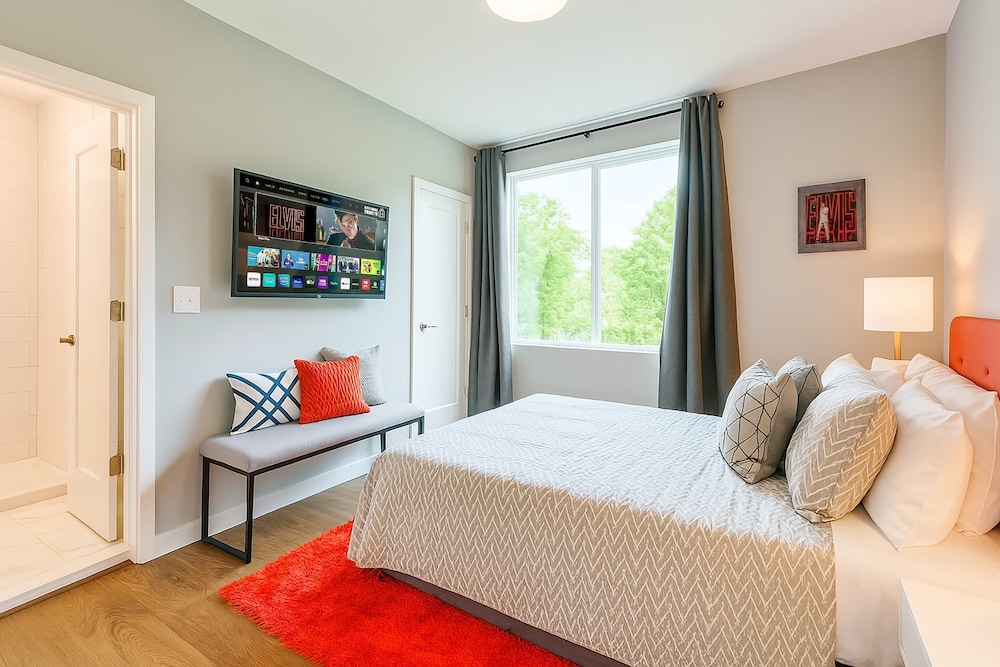 Elvis-themed 13 Beds Rooftop City Views
