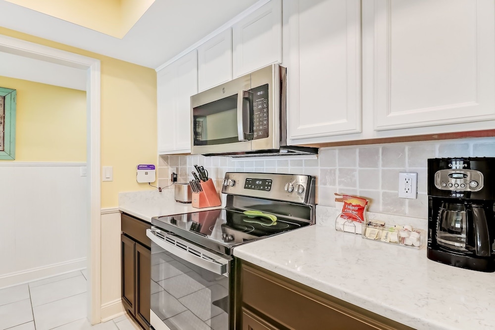 Ketch Courtyard 405 2 Bedroom Condo