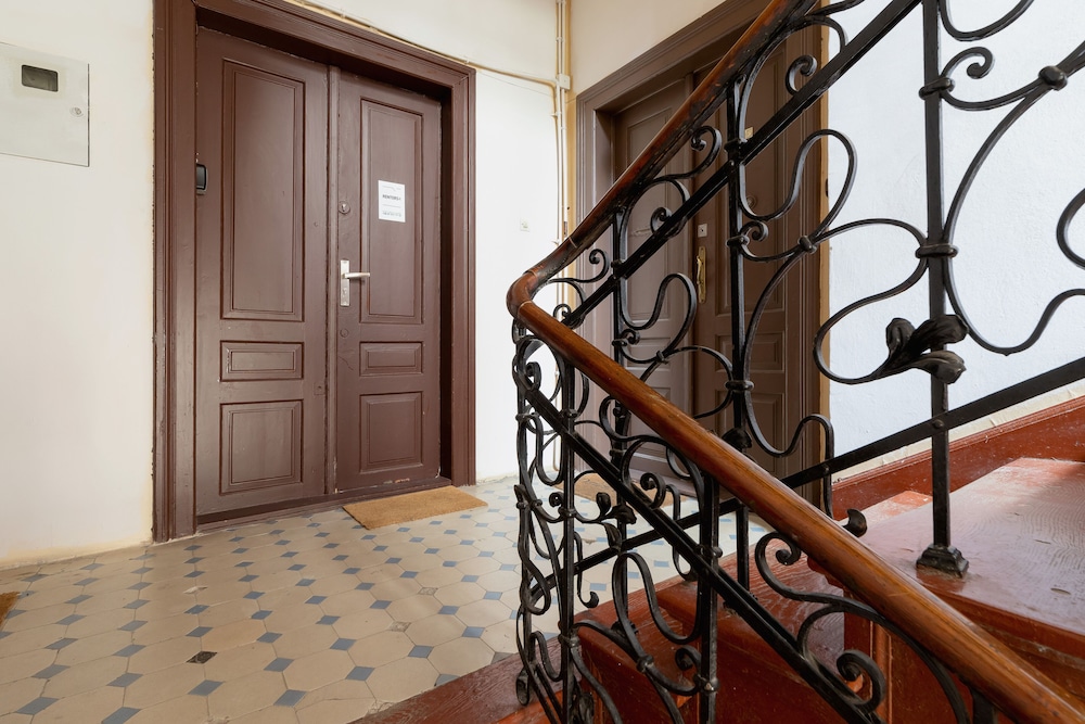 Krakow Old Town Apartment by Renters view 3