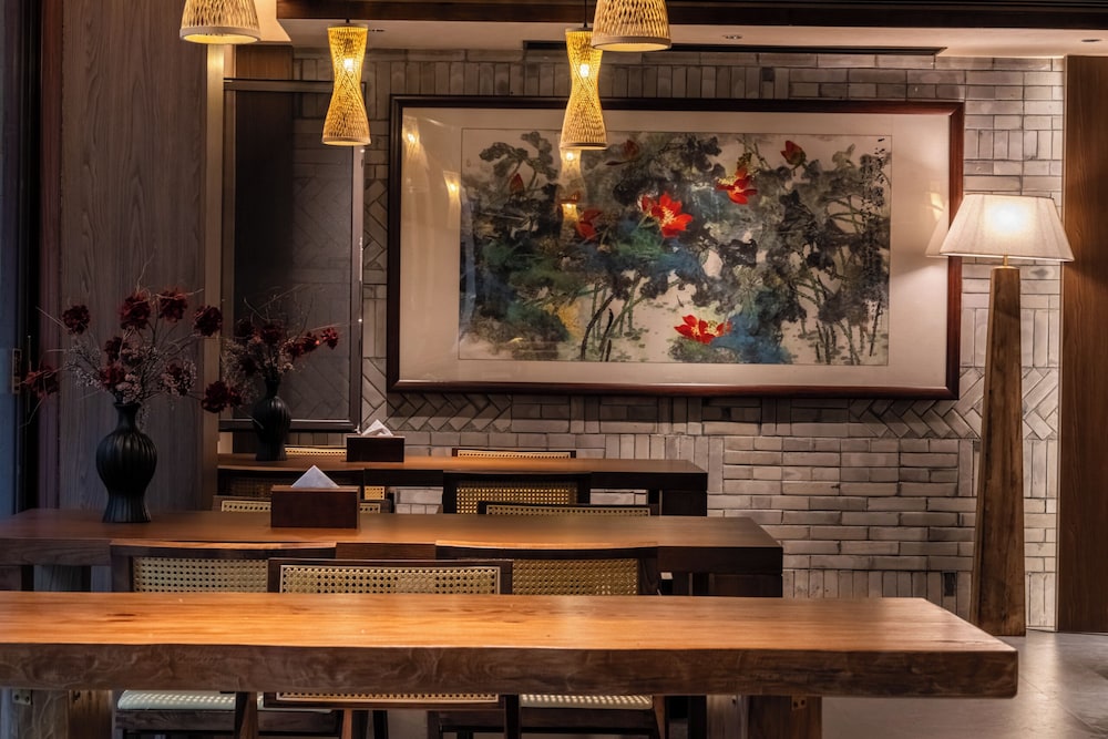 Fenghuang Yiquan River View B&B