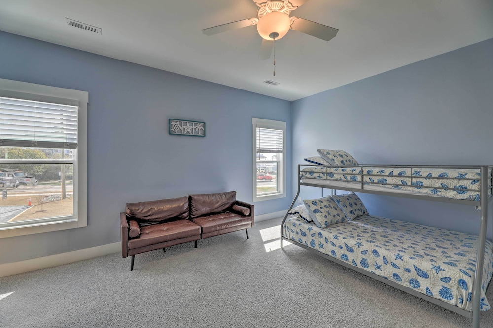 Stylish Townhome w/ Balconies & Tesla Charger! view 3