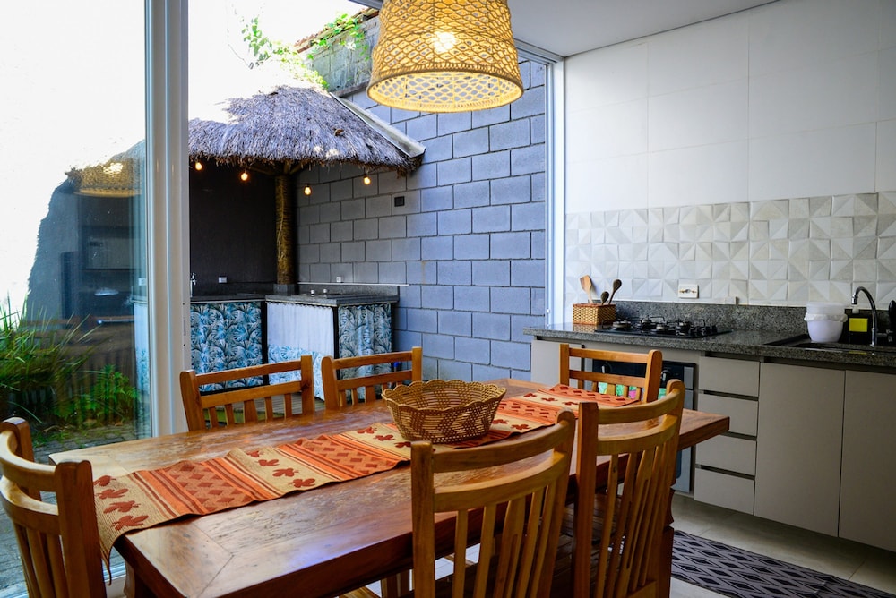 Casa c Piscina a 150m da Praia de Boi Ucanga