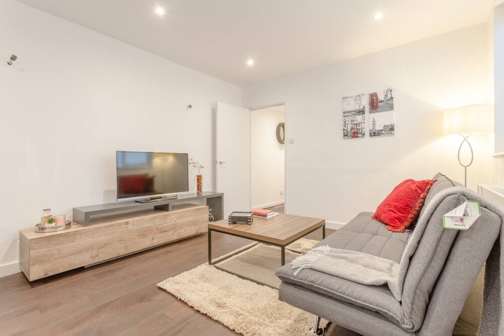 Modern Flat in the Heart of West London
