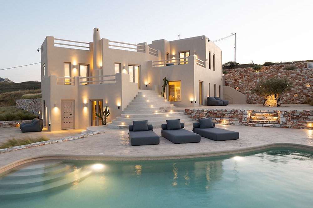 Akrotiri Estate Naxos - Private Hillside Estate