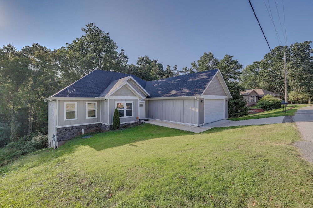 Beautiful Bella Vista Home: Grill, Bike To Trails!