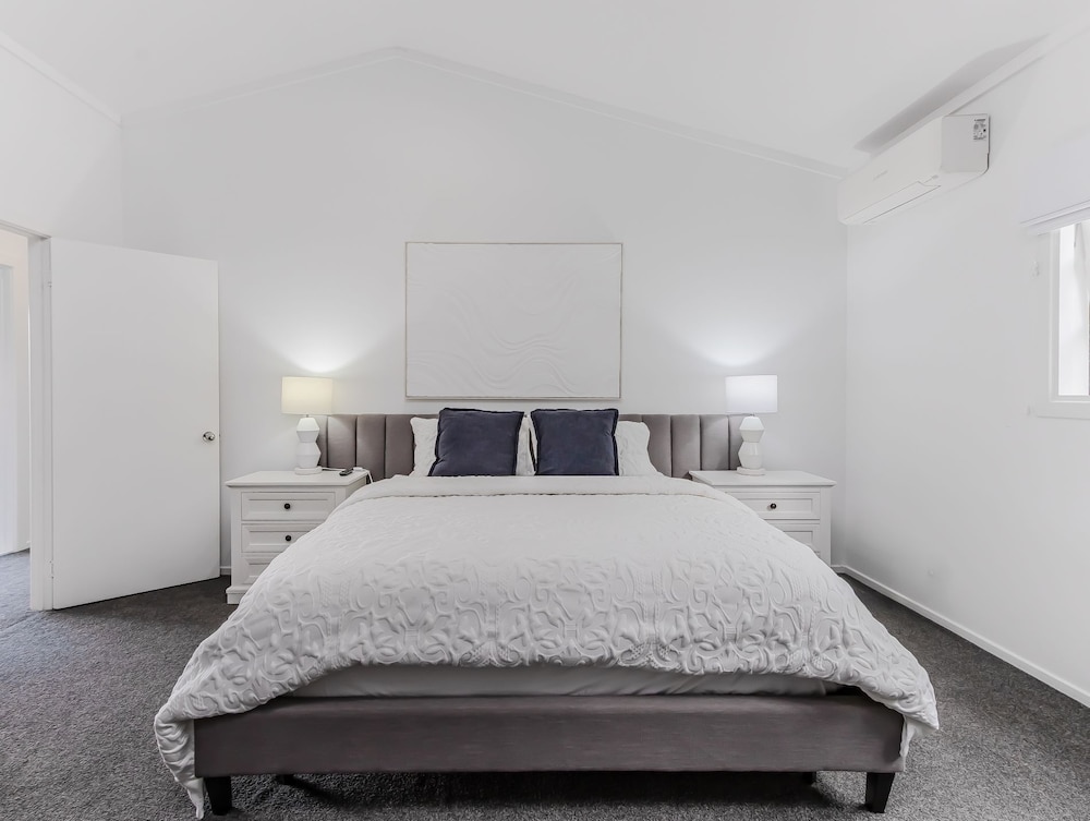 Hamptons White House
