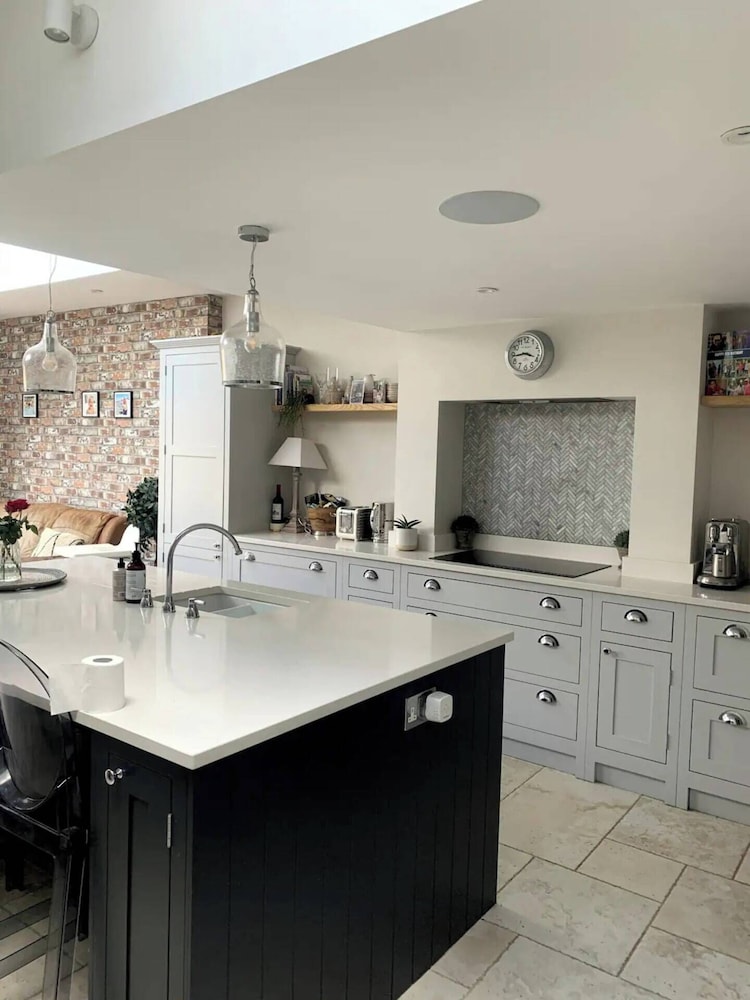 Spacious 3BD House W/private Garden - Wimbledon
