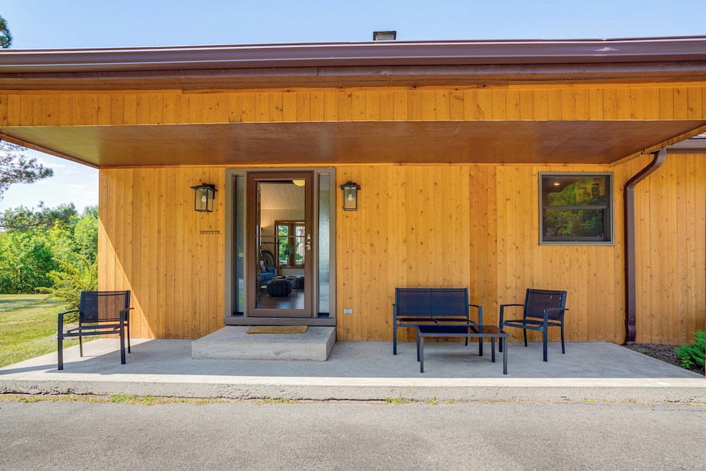 3 Mi Windham Mtn Club: Family Home w/ Yard