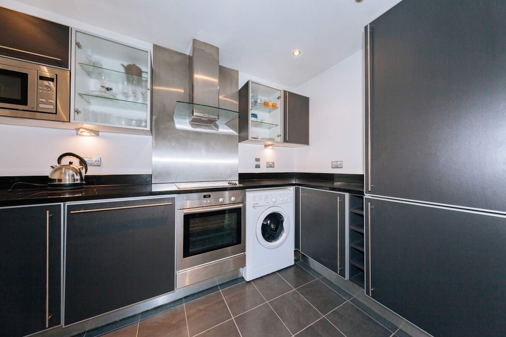 Contemporary 2BD Flat by the Grand Canal - Dublin!