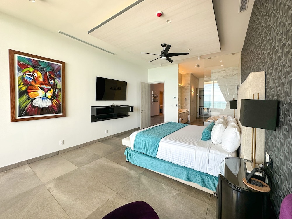 Beachtop Haven 2BR Condo at Iconic Sandy Beach