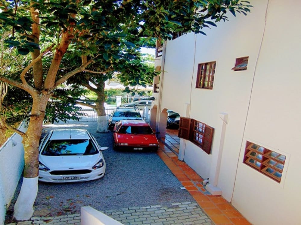 Ingleses Residence