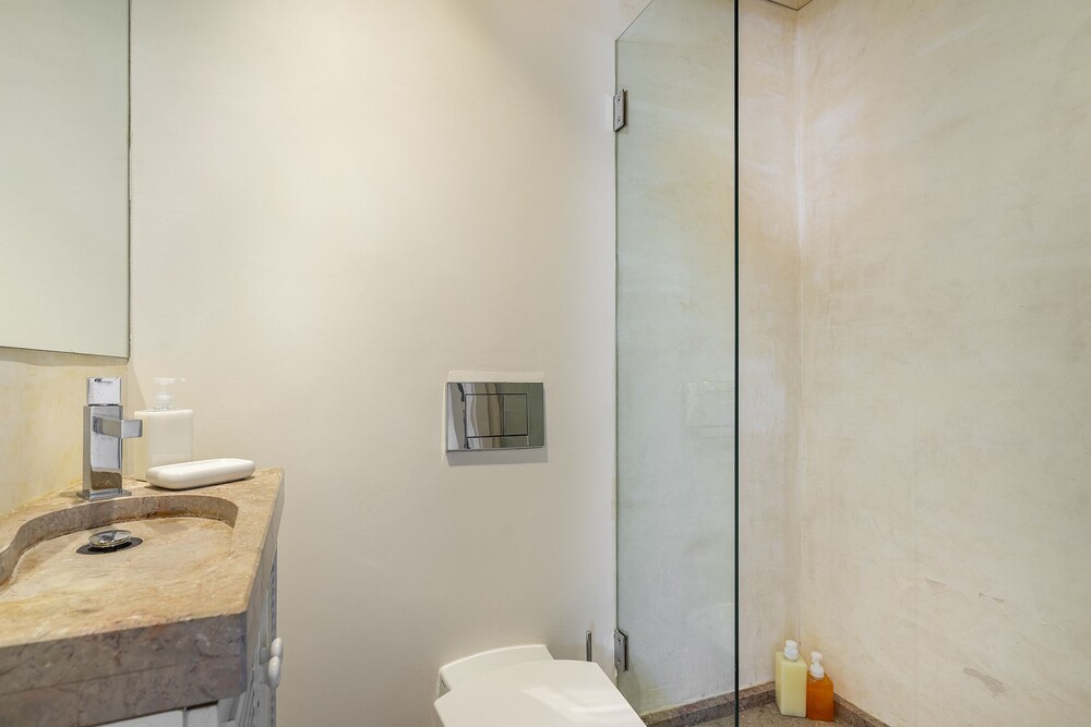 Stylish Sunny Penthouse Near Cascais Center & Greenspace