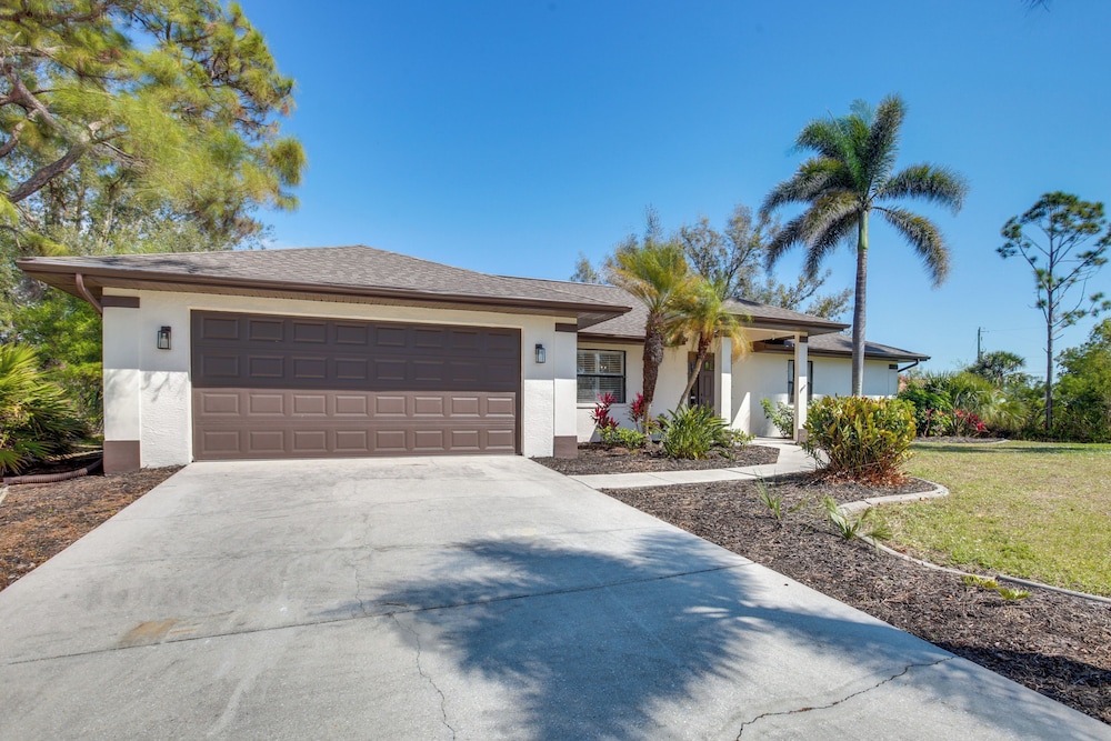 10 Mi to Beaches: Port Charlotte Paradise