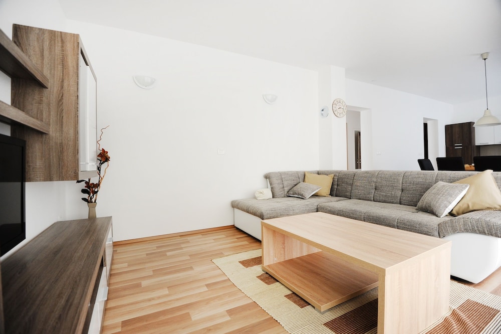 Apartments Hills