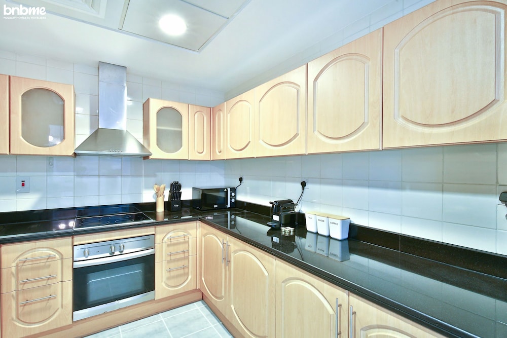 1B-Damac Waves-B67 by bnbme homes