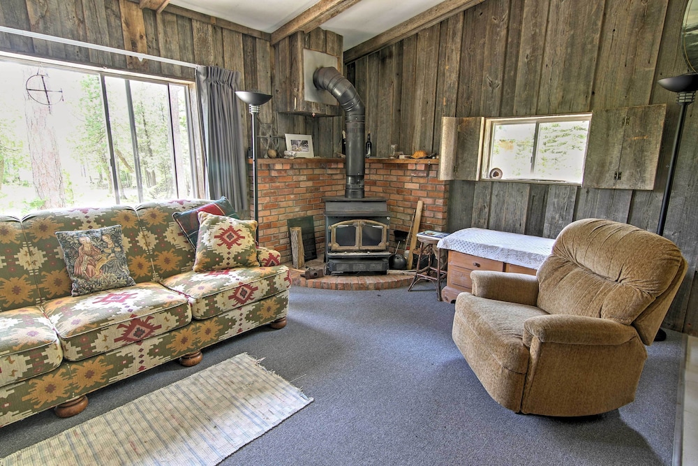 Rustic De Tour Village Cabin w/ Deck on Lake Huron
