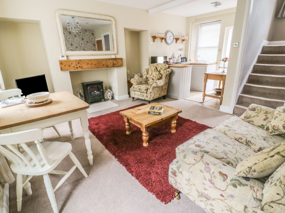Daisy's Holiday Cottage view 4