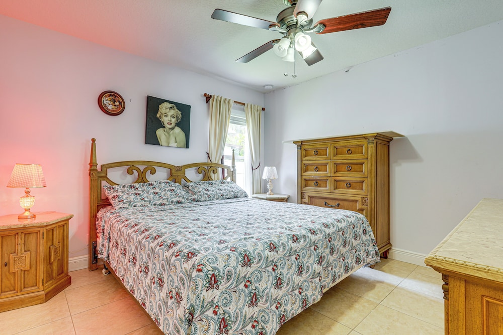 Screened Patio & Hot Tub: Port St Lucie Home!