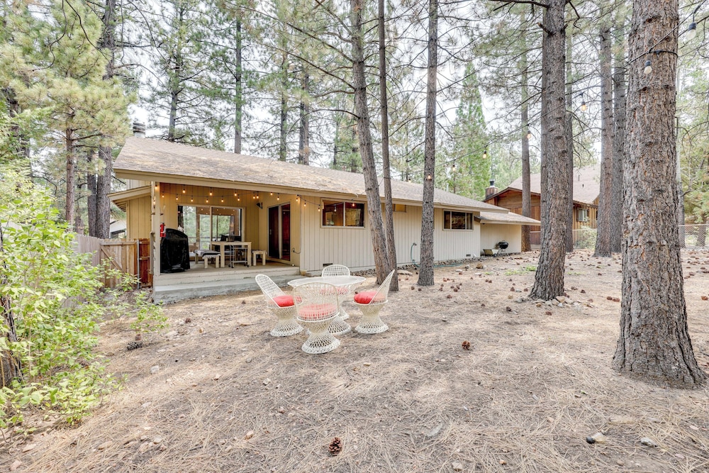 Game Room + Deck: Wooded Big Bear Lake Retreat