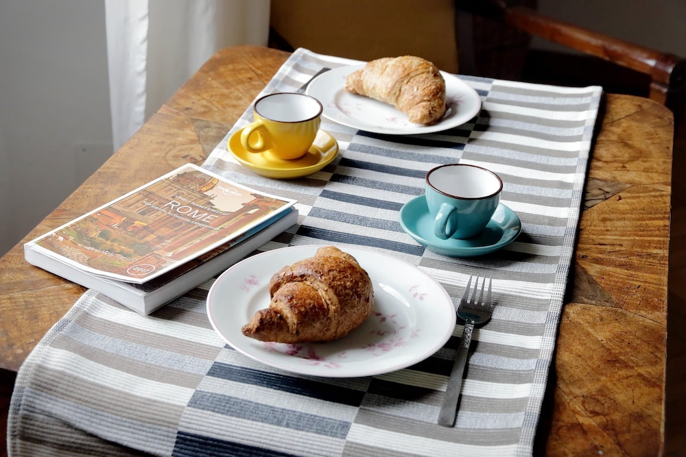 New The Triton - Spacious and Elegant Apartment With A C Between Trevi Fountain and Spanish St