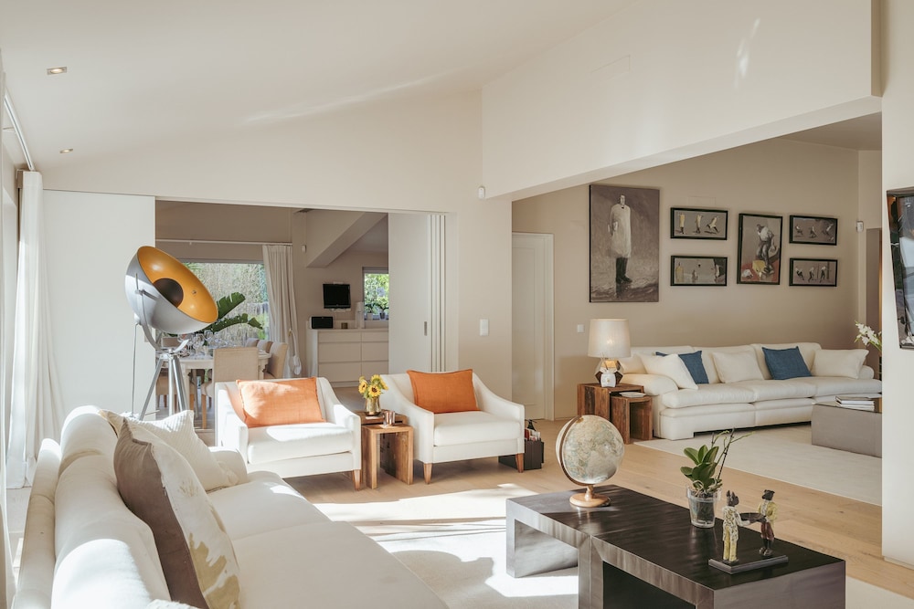 Light Villa by Cadenzalux