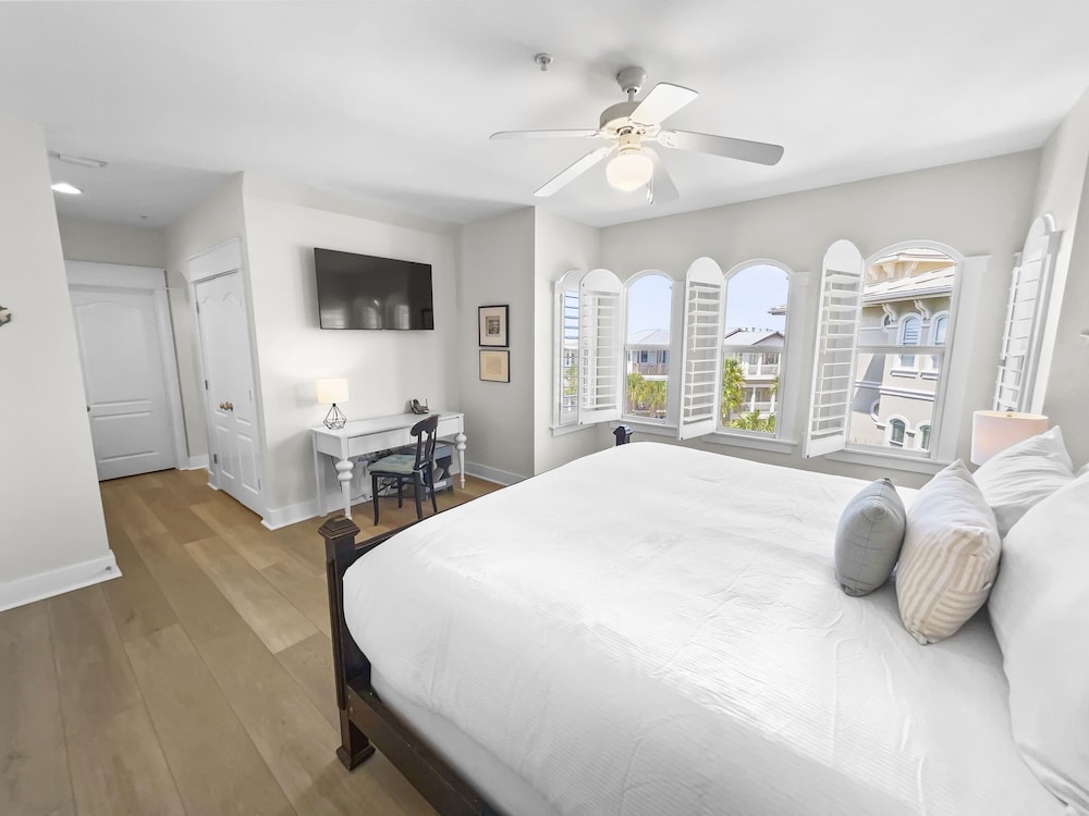 Sea-crested 3 Bedroom Condo by RedAwning view 2