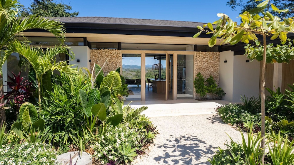Chic 3BR Private Terrace Nature Views