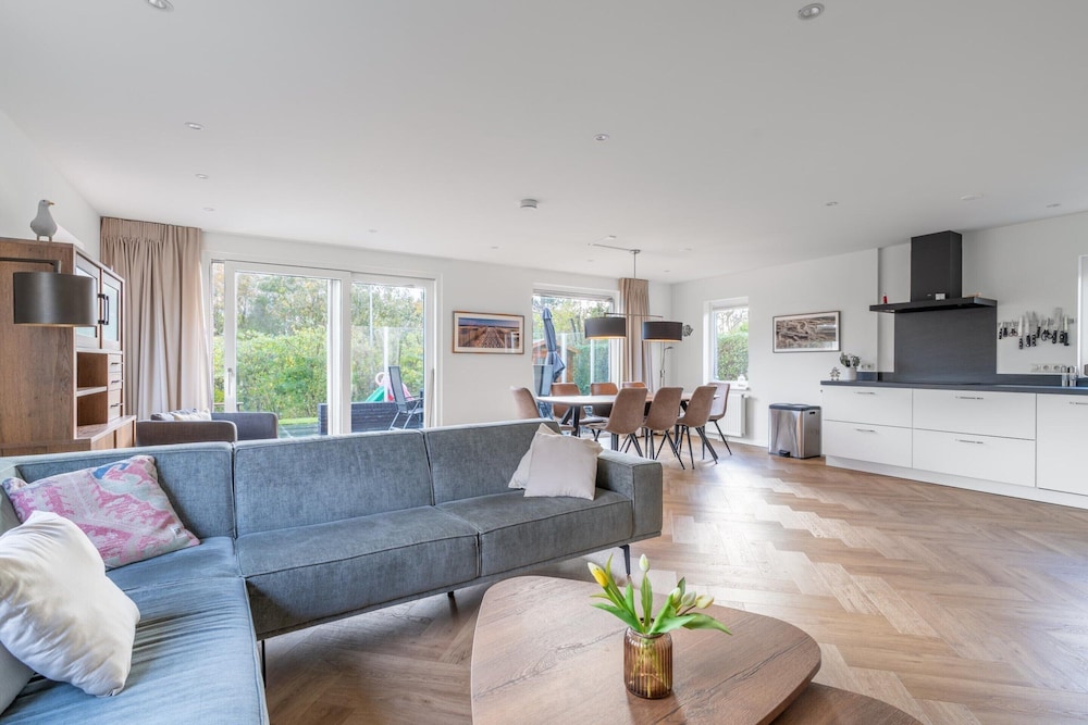 Modernly Furnished Holiday Home for 6 People