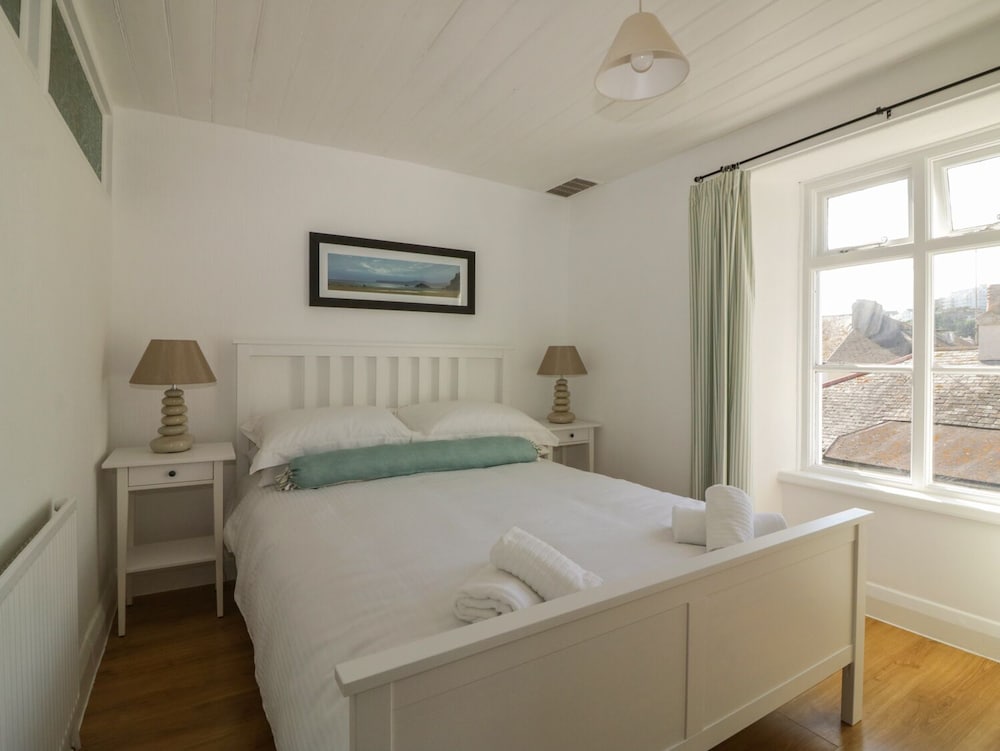 Harbourside Cottage view 4