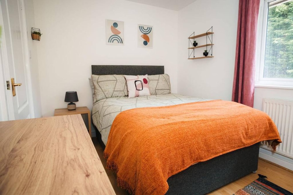 Lovely 2bedroom Home in Haydock With Free Parking