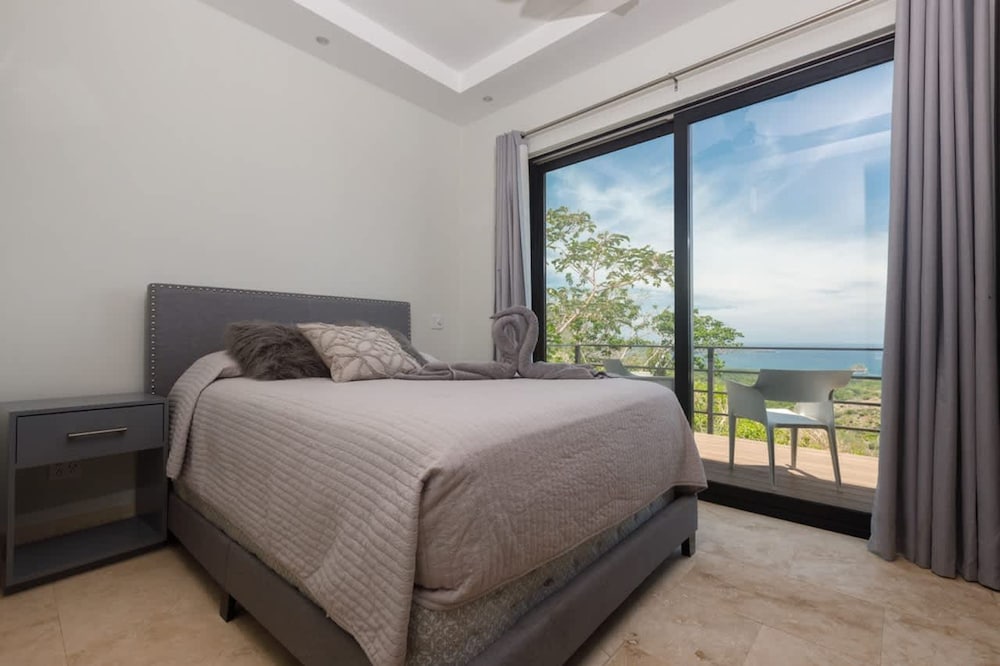 w Breathtaking 9BR Villa in Costa Rica