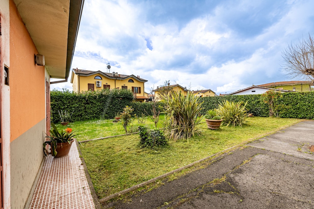 Villino Carla Few KM From Lucca view 4