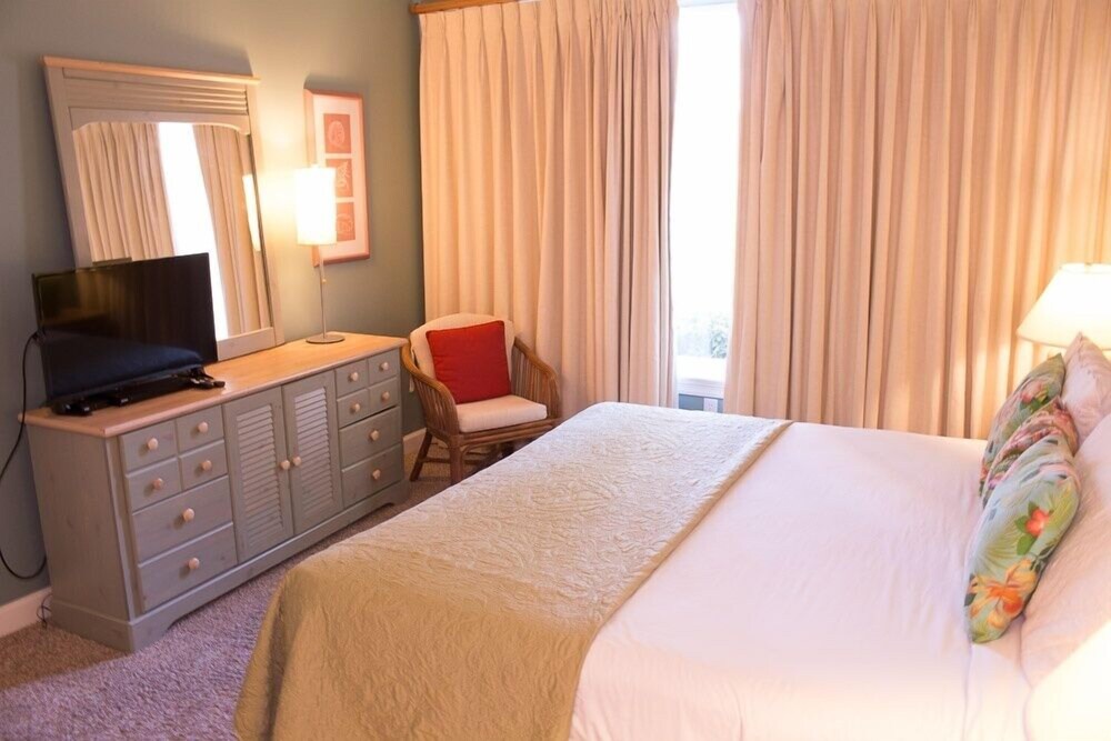 8554 Turnberry 3 Bedroom Condo by RedAwning