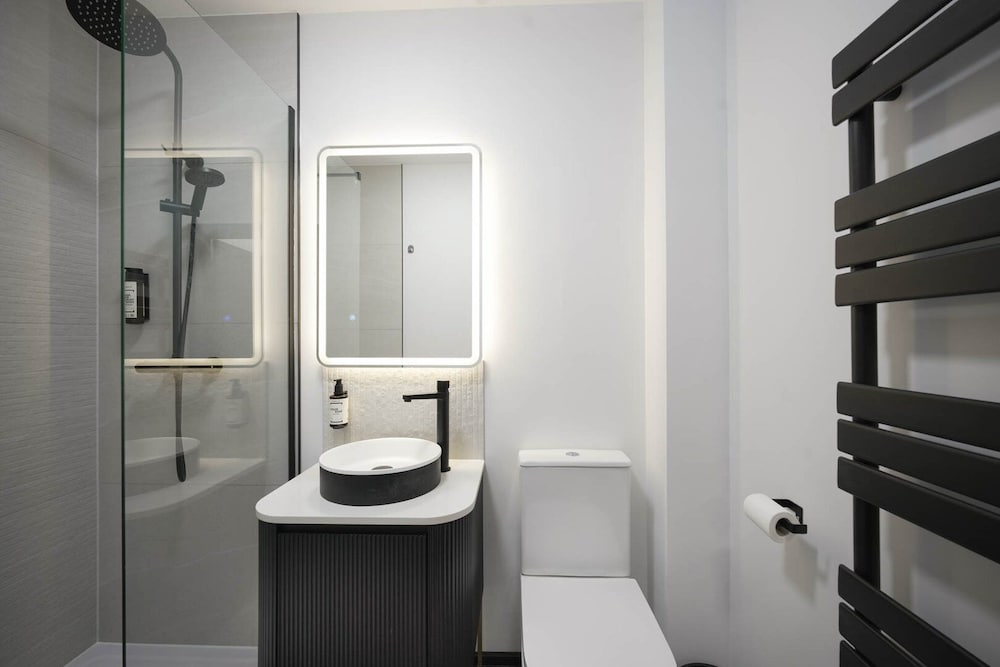 Sixty Aparthotel 2bed, Central Cardiff + Parking