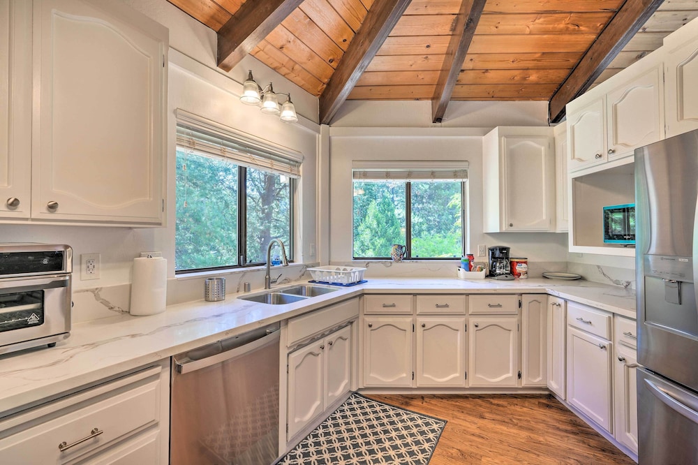 Deck & Grill: Camino Home in Wine Country! view 5