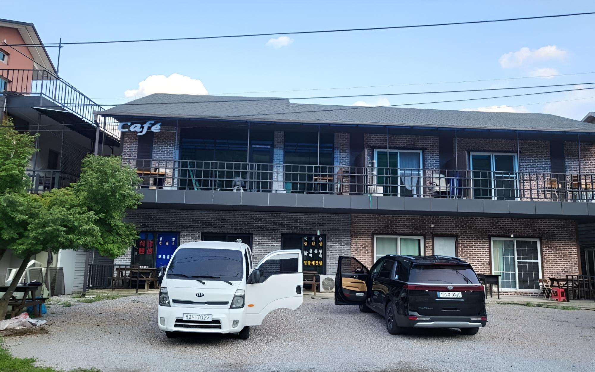 Yeongwol Donggang Close Pension