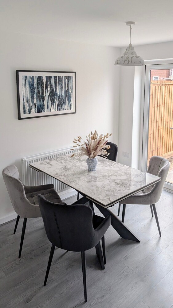 Cotswold Green - Sleeps 5 - Free EV Charge
